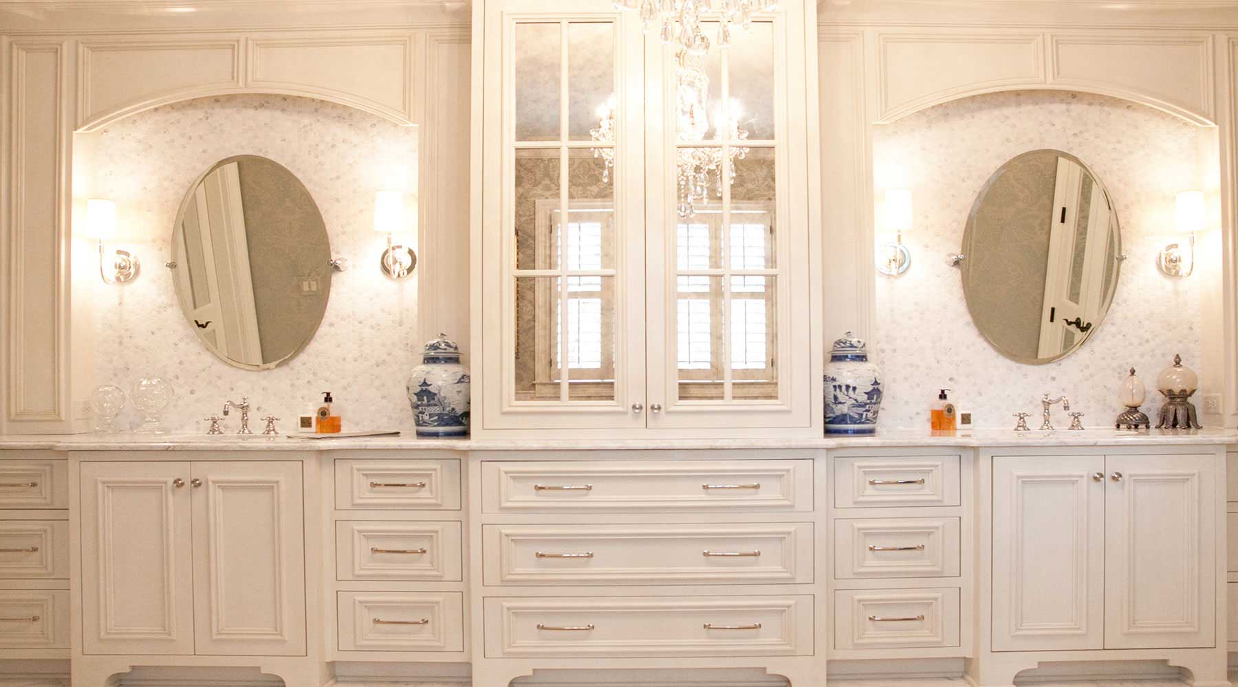 traditional bathroom cabinets