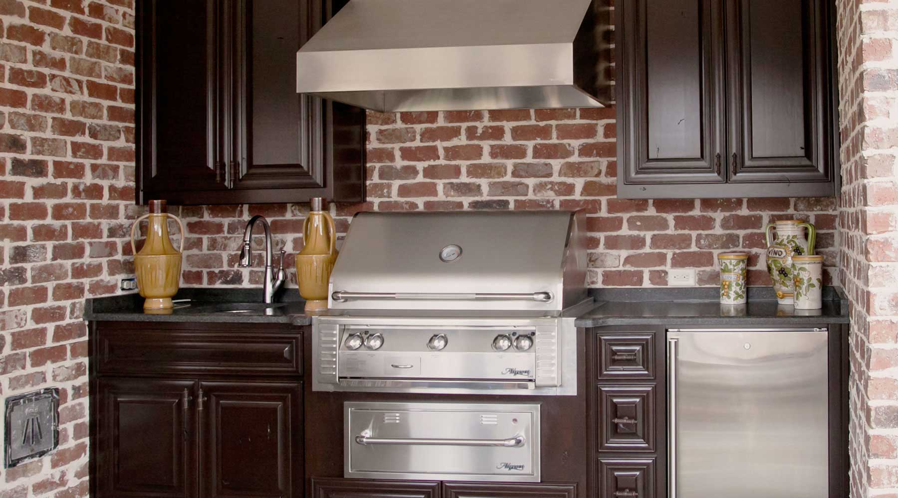 outdoor kitchen cabinets